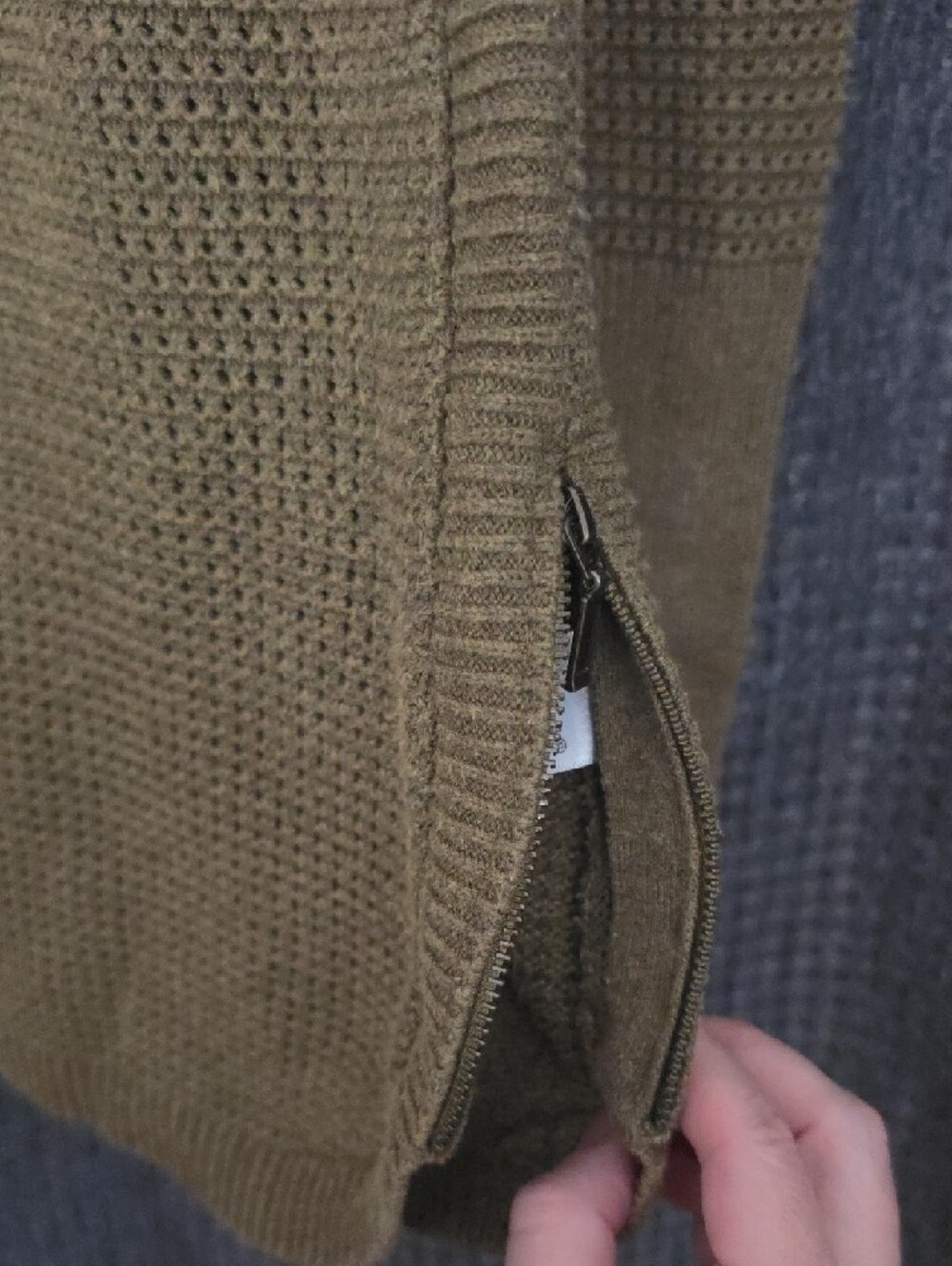 Akini Crewneck Sweater in Olive/Tan Knit - Picture 4 of 7